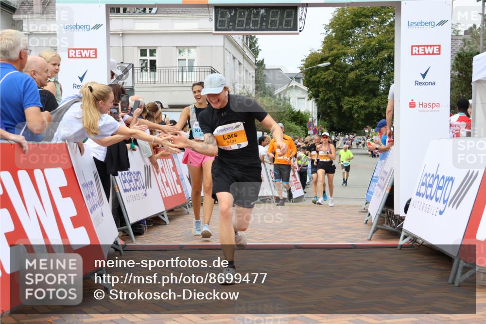 31.08.2025 - 21. Blankeneser Heldenlauf Strokosch-Dieckow http://msf.ph/oto/8699477 31.08.2025 12:43:46 Ziel 5519, 5539, 5363, 5583, 5491, 4402 meine-sportfotos.de