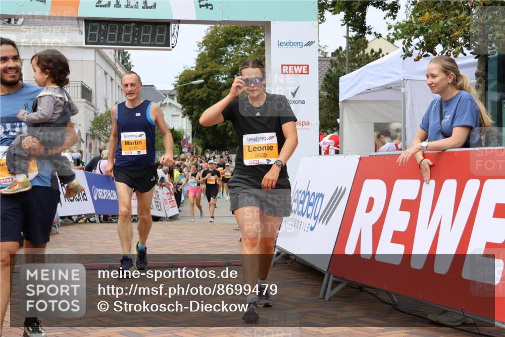 31.08.2025 - 21. Blankeneser Heldenlauf Strokosch-Dieckow http://msf.ph/oto/8699479 31.08.2025 12:43:40 Ziel 5444, 5519, 5539 meine-sportfotos.de