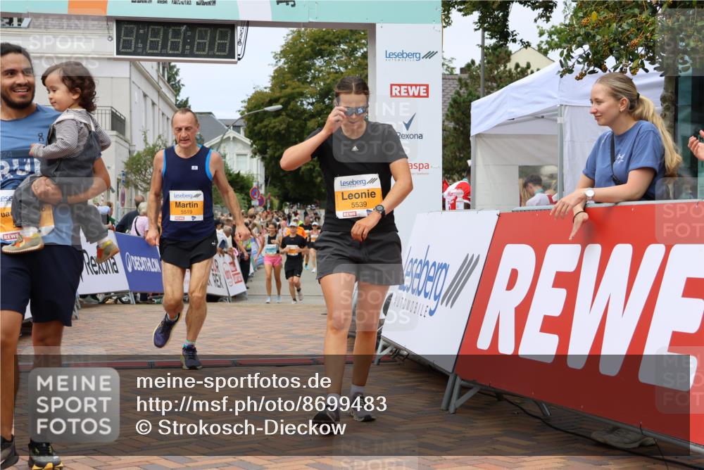 31.08.2025 - 21. Blankeneser Heldenlauf Strokosch-Dieckow http://msf.ph/oto/8699483 31.08.2025 12:43:40 Ziel 5444, 5519, 5539 meine-sportfotos.de