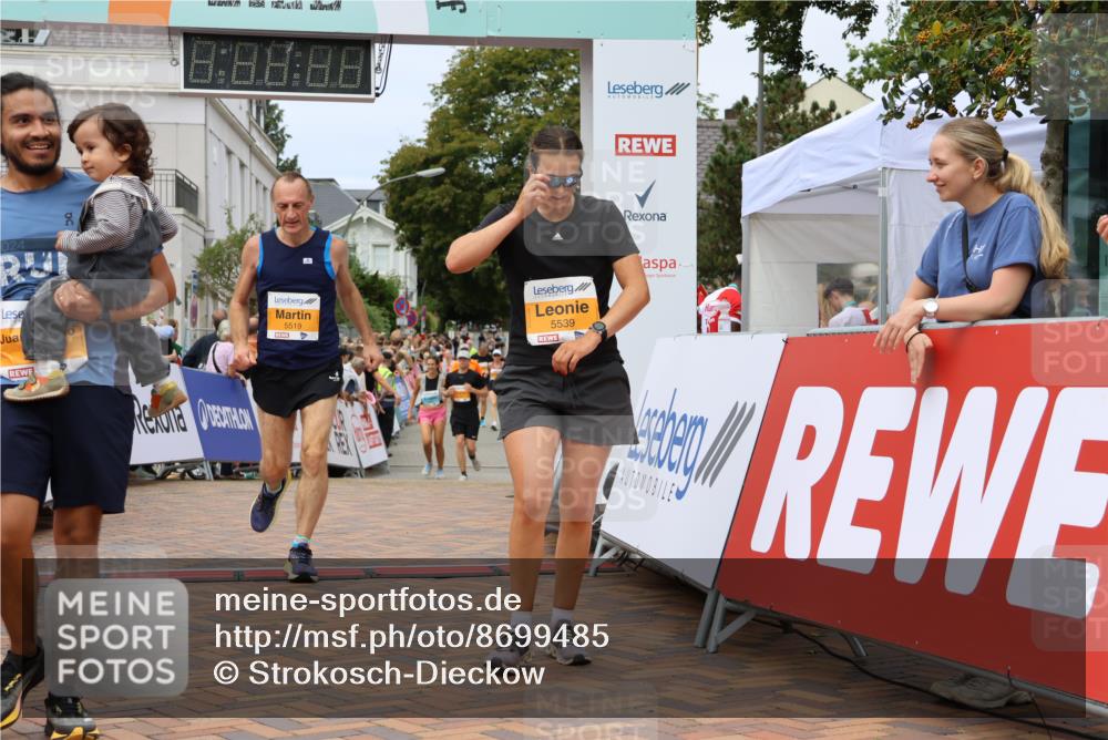 31.08.2025 - 21. Blankeneser Heldenlauf Strokosch-Dieckow http://msf.ph/oto/8699485 31.08.2025 12:43:40 Ziel 5444, 5519, 5539 meine-sportfotos.de