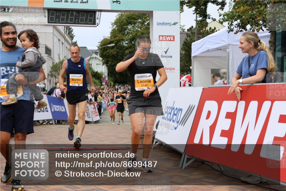 31.08.2025 - 21. Blankeneser Heldenlauf Strokosch-Dieckow http://msf.ph/oto/8699487 31.08.2025 12:43:40 Ziel 5444, 5519, 5539 meine-sportfotos.de