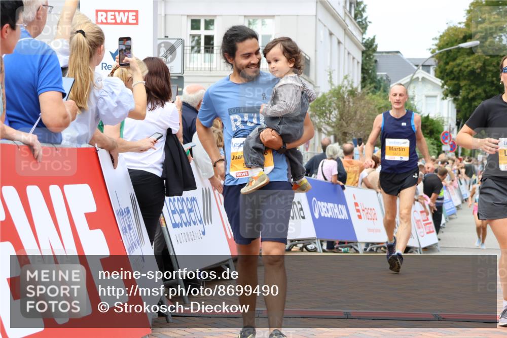 31.08.2025 - 21. Blankeneser Heldenlauf Strokosch-Dieckow http://msf.ph/oto/8699490 31.08.2025 12:43:38 Ziel 5444, 5519, 5539 meine-sportfotos.de