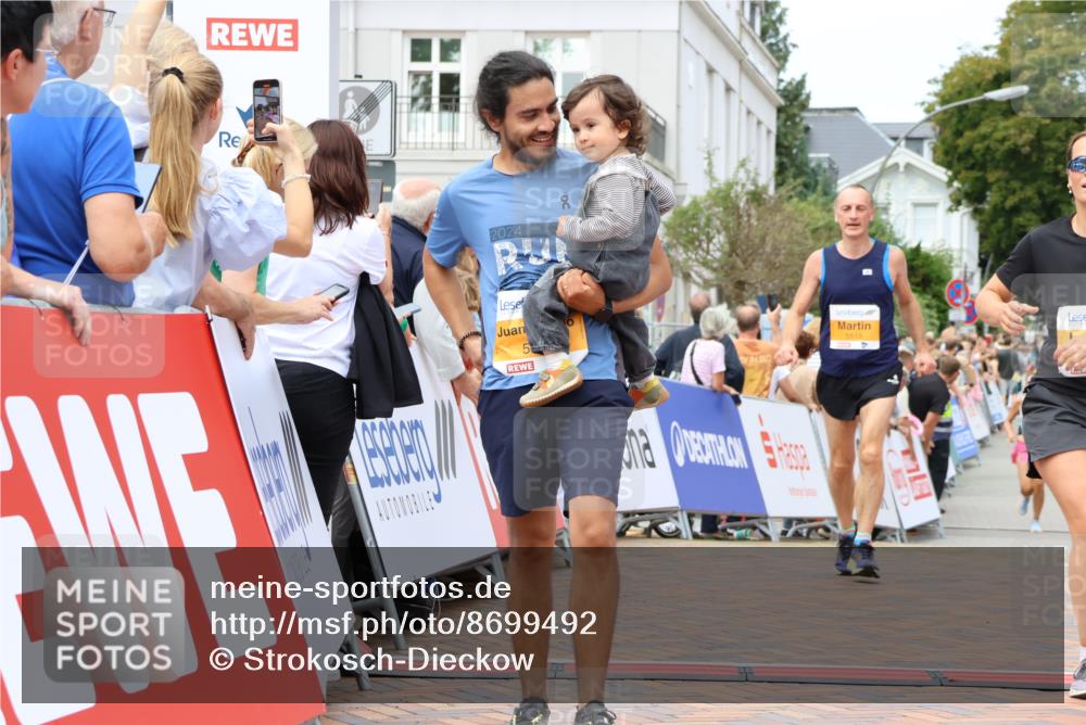 31.08.2025 - 21. Blankeneser Heldenlauf Strokosch-Dieckow http://msf.ph/oto/8699492 31.08.2025 12:43:38 Ziel 5444, 5519, 5539 meine-sportfotos.de