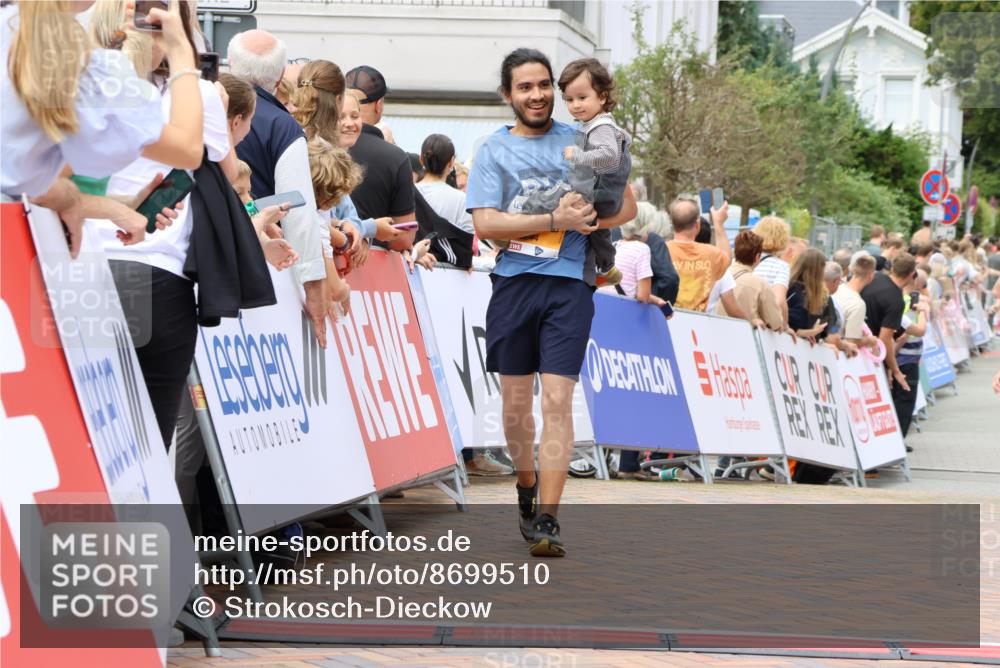 31.08.2025 - 21. Blankeneser Heldenlauf Strokosch-Dieckow http://msf.ph/oto/8699510 31.08.2025 12:43:35 Ziel 5444, 5539 meine-sportfotos.de