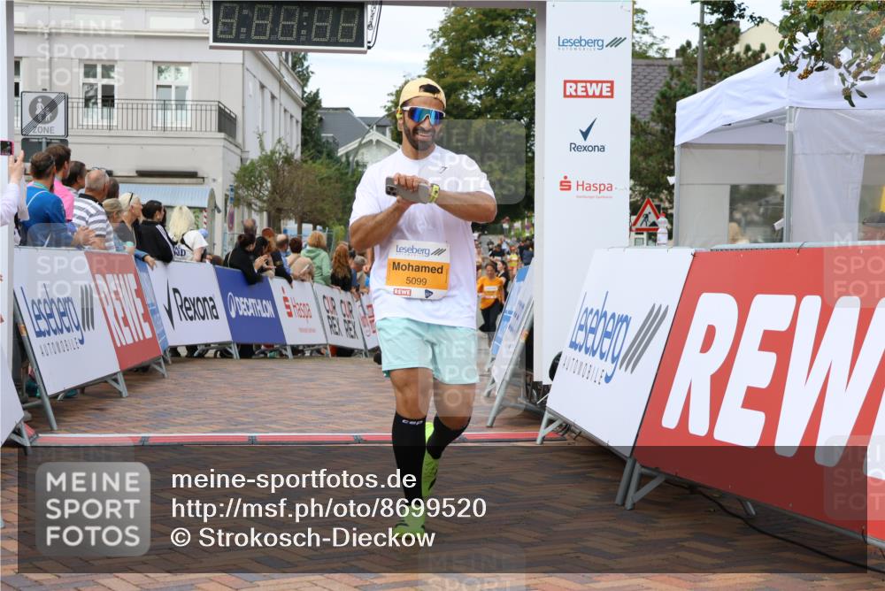 31.08.2025 - 21. Blankeneser Heldenlauf Strokosch-Dieckow http://msf.ph/oto/8699520 31.08.2025 12:56:20 Ziel 5099, 5551, 5345 meine-sportfotos.de