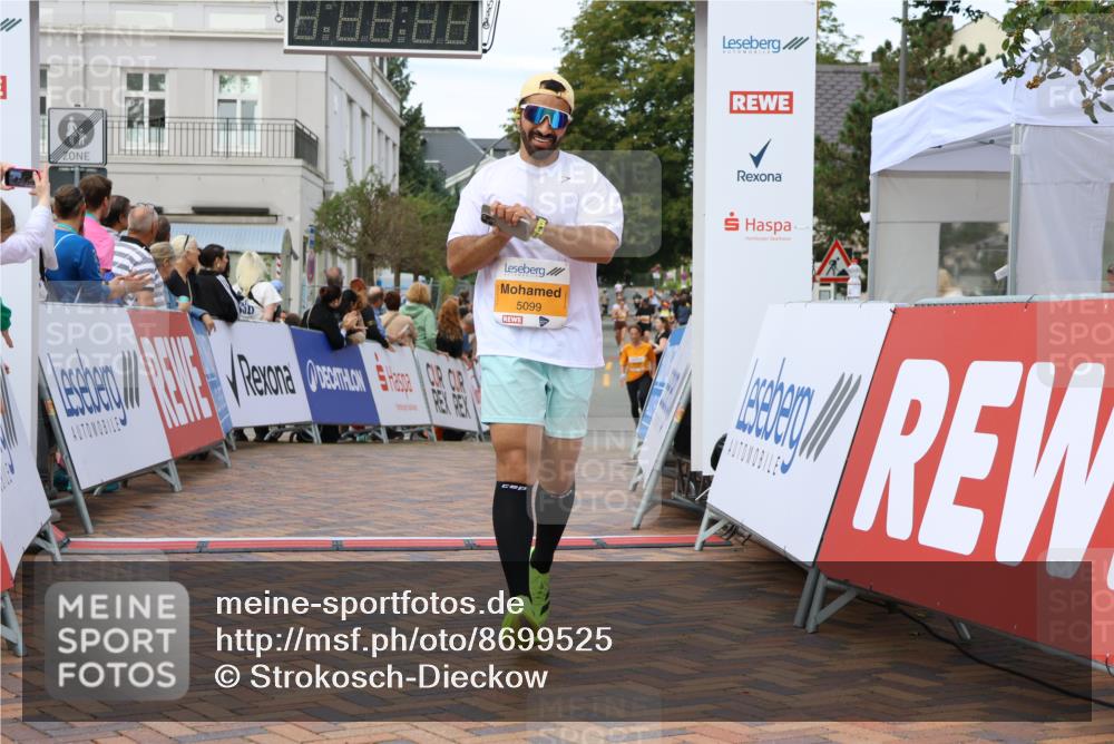 31.08.2025 - 21. Blankeneser Heldenlauf Strokosch-Dieckow http://msf.ph/oto/8699525 31.08.2025 12:56:20 Ziel 5099, 5551, 5345 meine-sportfotos.de