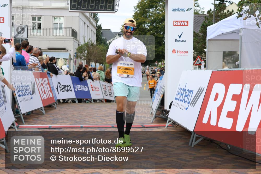 31.08.2025 - 21. Blankeneser Heldenlauf Strokosch-Dieckow http://msf.ph/oto/8699527 31.08.2025 12:56:20 Ziel 5099, 5551, 5345 meine-sportfotos.de