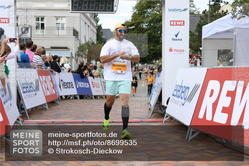 31.08.2025 - 21. Blankeneser Heldenlauf Strokosch-Dieckow http://msf.ph/oto/8699535 31.08.2025 12:56:19 Ziel 5099, 5551, 5345 meine-sportfotos.de