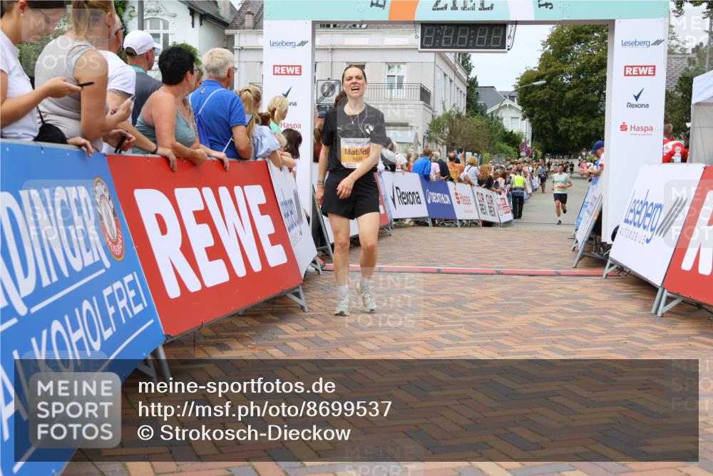 31.08.2025 - 21. Blankeneser Heldenlauf Strokosch-Dieckow http://msf.ph/oto/8699537 31.08.2025 12:43:13 Ziel 5686, 5607 meine-sportfotos.de
