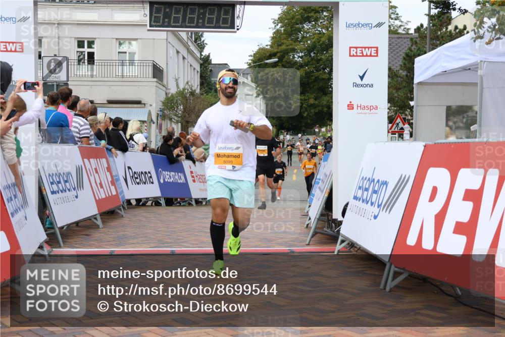 31.08.2025 - 21. Blankeneser Heldenlauf Strokosch-Dieckow http://msf.ph/oto/8699544 31.08.2025 12:56:19 Ziel 5099, 5551, 5345 meine-sportfotos.de