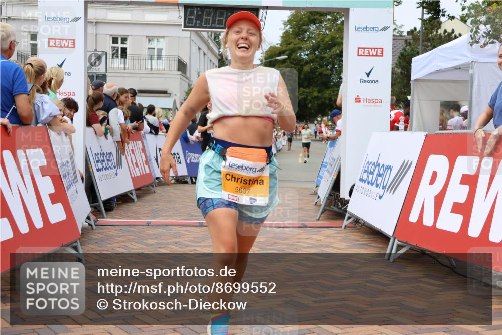 31.08.2025 - 21. Blankeneser Heldenlauf Strokosch-Dieckow http://msf.ph/oto/8699552 31.08.2025 12:43:10 Ziel 5686, 5607, 4096, 4110 meine-sportfotos.de