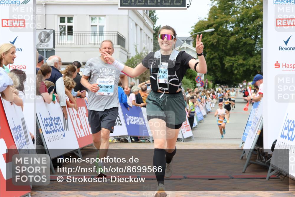 31.08.2025 - 21. Blankeneser Heldenlauf Strokosch-Dieckow http://msf.ph/oto/8699566 31.08.2025 12:43:03 Ziel 5513, 4096, 4110 meine-sportfotos.de