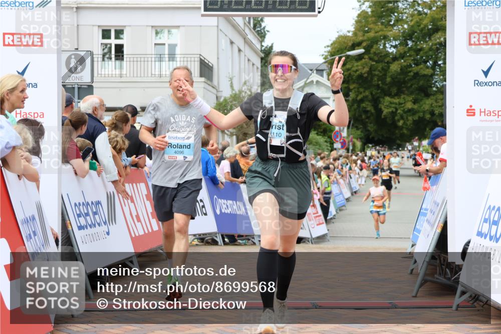 31.08.2025 - 21. Blankeneser Heldenlauf Strokosch-Dieckow http://msf.ph/oto/8699568 31.08.2025 12:43:03 Ziel 5513, 4096, 4110 meine-sportfotos.de