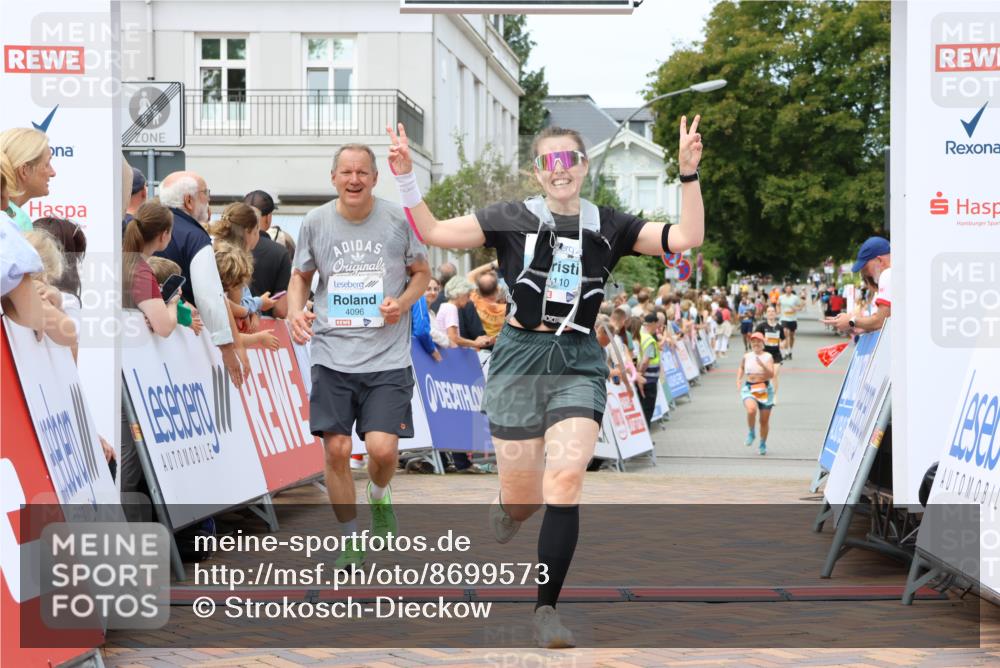 31.08.2025 - 21. Blankeneser Heldenlauf Strokosch-Dieckow http://msf.ph/oto/8699573 31.08.2025 12:43:03 Ziel 5513, 4096, 4110 meine-sportfotos.de