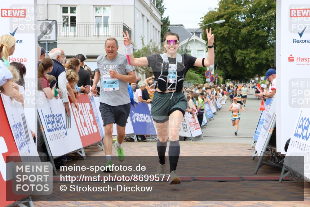 31.08.2025 - 21. Blankeneser Heldenlauf Strokosch-Dieckow http://msf.ph/oto/8699577 31.08.2025 12:43:03 Ziel 5513, 4096, 4110 meine-sportfotos.de