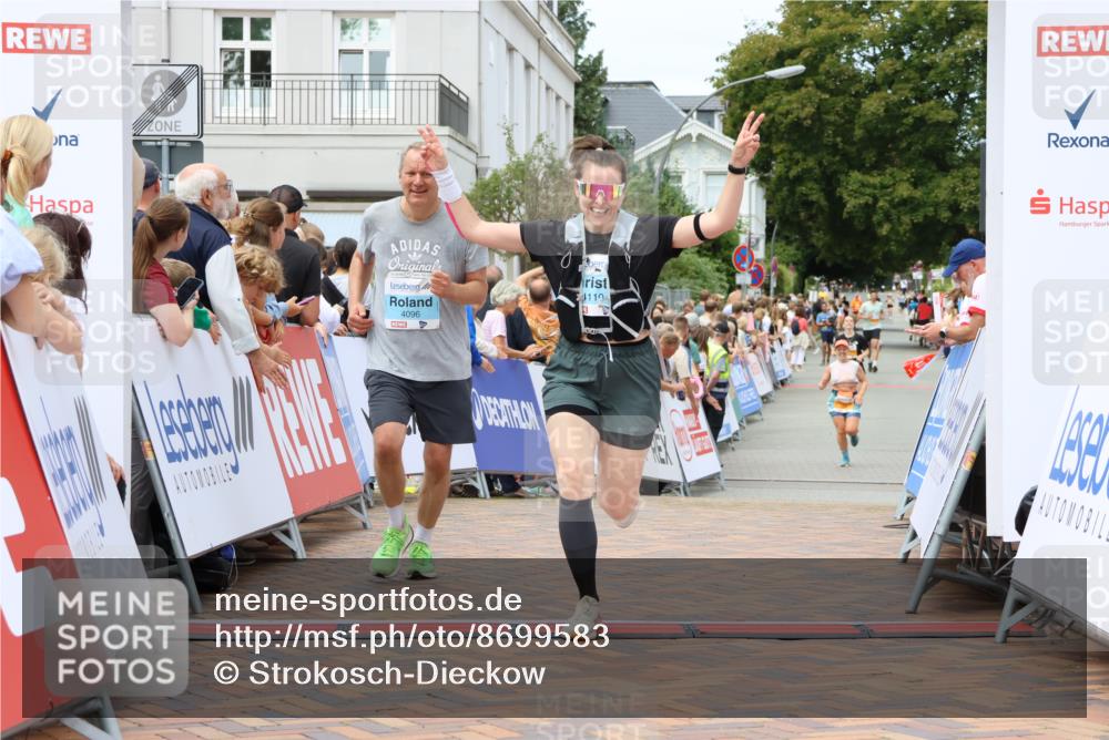 31.08.2025 - 21. Blankeneser Heldenlauf Strokosch-Dieckow http://msf.ph/oto/8699583 31.08.2025 12:43:03 Ziel 5513, 4096, 4110 meine-sportfotos.de