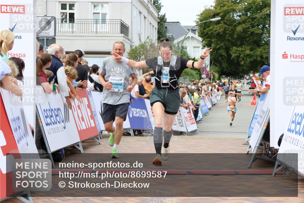 31.08.2025 - 21. Blankeneser Heldenlauf Strokosch-Dieckow http://msf.ph/oto/8699587 31.08.2025 12:43:02 Ziel 5245, 5513, 4096, 4110 meine-sportfotos.de