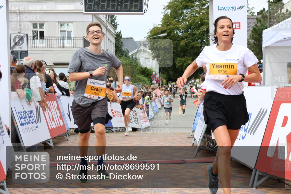31.08.2025 - 21. Blankeneser Heldenlauf Strokosch-Dieckow http://msf.ph/oto/8699591 31.08.2025 12:42:54 Ziel 5245, 5513, 5317, 5735, 4154 meine-sportfotos.de