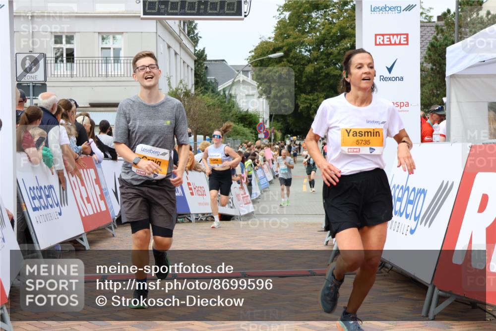 31.08.2025 - 21. Blankeneser Heldenlauf Strokosch-Dieckow http://msf.ph/oto/8699596 31.08.2025 12:42:54 Ziel 5245, 5513, 5317, 5735, 4154 meine-sportfotos.de