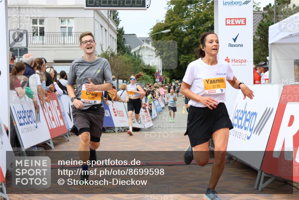 31.08.2025 - 21. Blankeneser Heldenlauf Strokosch-Dieckow http://msf.ph/oto/8699598 31.08.2025 12:42:54 Ziel 5245, 5513, 5317, 5735, 4154 meine-sportfotos.de
