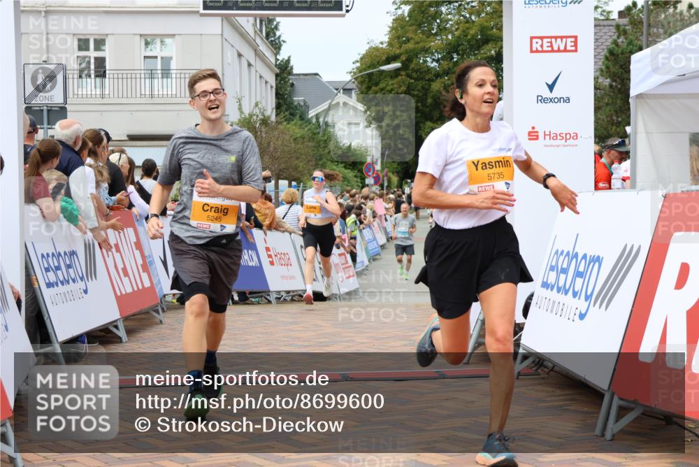 31.08.2025 - 21. Blankeneser Heldenlauf Strokosch-Dieckow http://msf.ph/oto/8699600 31.08.2025 12:42:54 Ziel 5245, 5513, 5317, 5735, 4154 meine-sportfotos.de