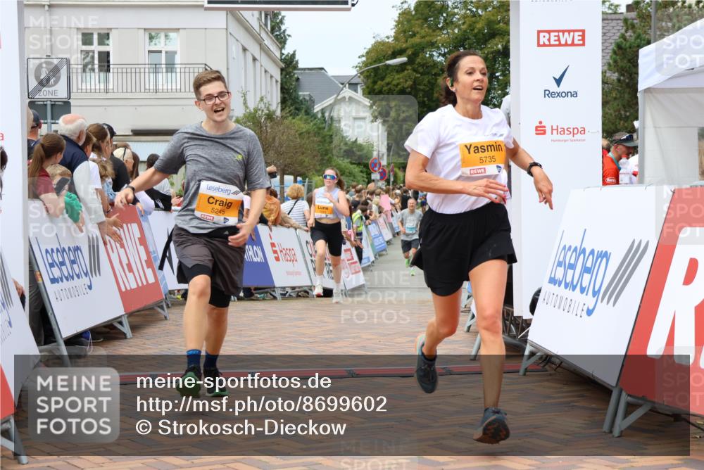 31.08.2025 - 21. Blankeneser Heldenlauf Strokosch-Dieckow http://msf.ph/oto/8699602 31.08.2025 12:42:54 Ziel 5245, 5513, 5317, 5735, 4154 meine-sportfotos.de
