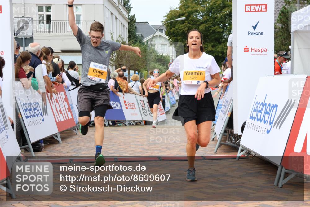 31.08.2025 - 21. Blankeneser Heldenlauf Strokosch-Dieckow http://msf.ph/oto/8699607 31.08.2025 12:42:54 Ziel 5245, 5513, 5317, 5735, 4154 meine-sportfotos.de