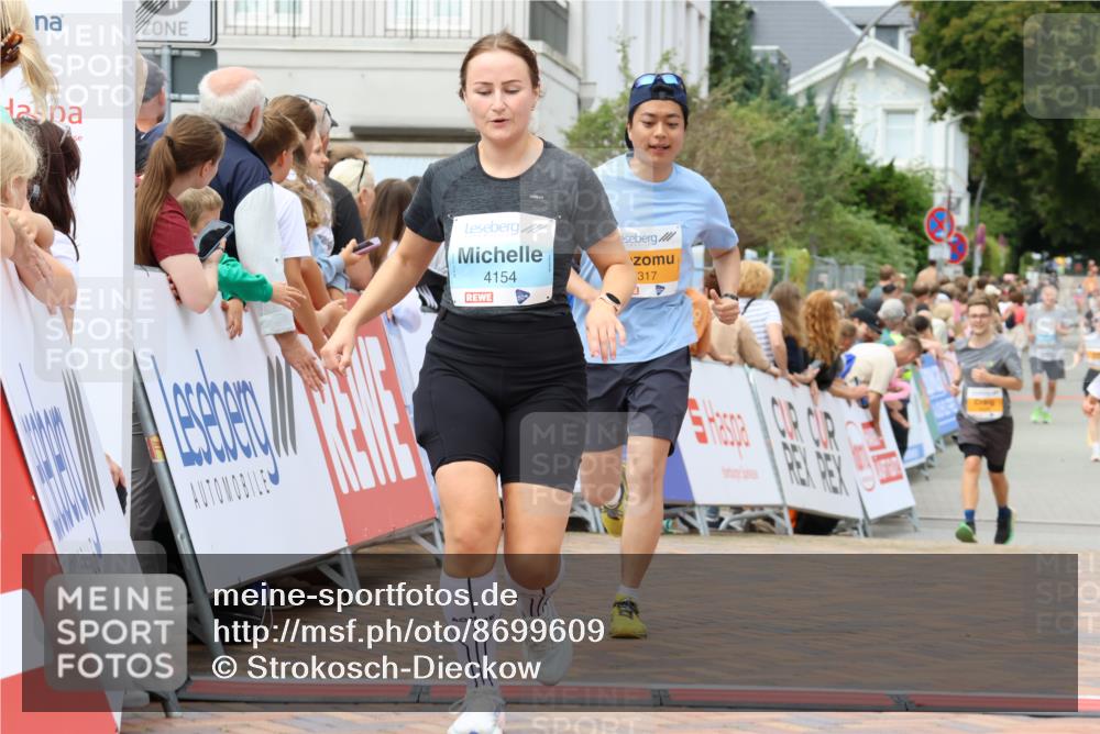 31.08.2025 - 21. Blankeneser Heldenlauf Strokosch-Dieckow http://msf.ph/oto/8699609 31.08.2025 12:42:48 Ziel 5317, 5067, 4154 meine-sportfotos.de