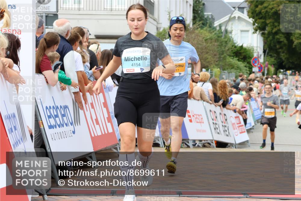 31.08.2025 - 21. Blankeneser Heldenlauf Strokosch-Dieckow http://msf.ph/oto/8699611 31.08.2025 12:42:48 Ziel 5317, 5067, 4154 meine-sportfotos.de