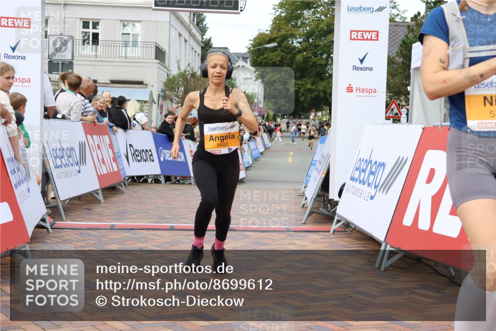 31.08.2025 - 21. Blankeneser Heldenlauf Strokosch-Dieckow http://msf.ph/oto/8699612 31.08.2025 12:55:50 Ziel 5353, 5600, 5548 meine-sportfotos.de