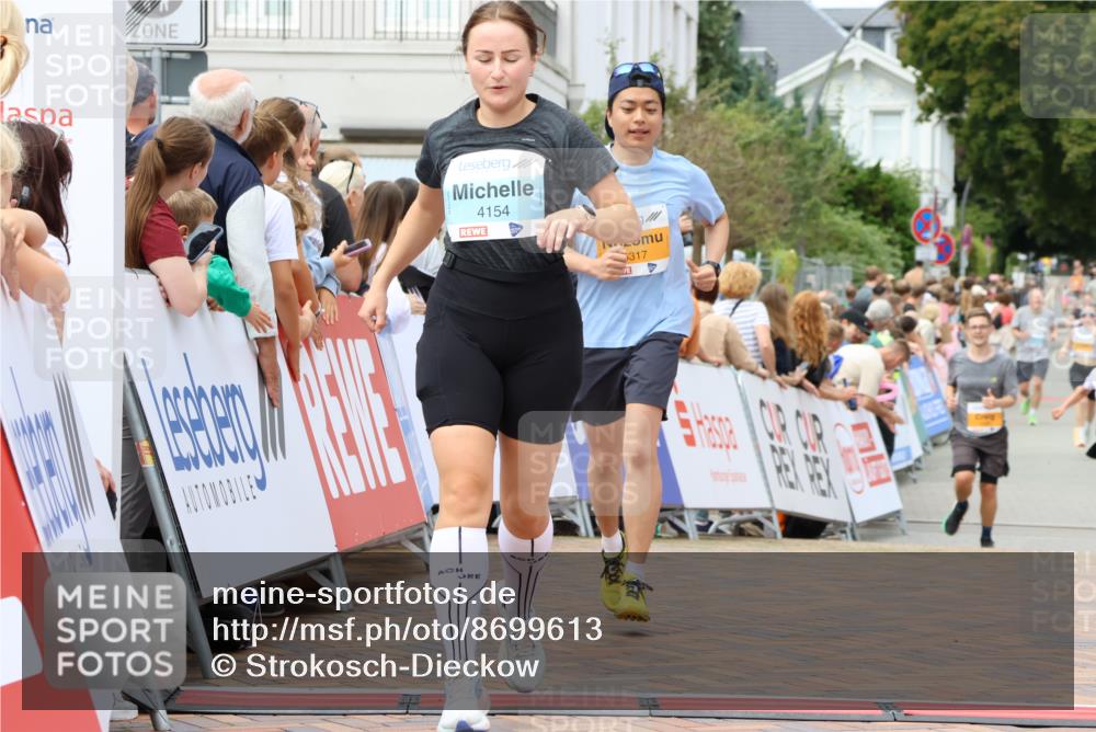 31.08.2025 - 21. Blankeneser Heldenlauf Strokosch-Dieckow http://msf.ph/oto/8699613 31.08.2025 12:42:48 Ziel 5317, 5067, 4154 meine-sportfotos.de