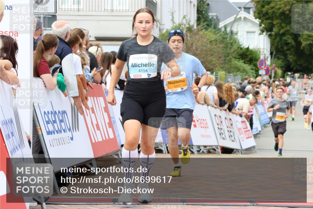 31.08.2025 - 21. Blankeneser Heldenlauf Strokosch-Dieckow http://msf.ph/oto/8699617 31.08.2025 12:42:48 Ziel 5317, 5067, 4154 meine-sportfotos.de