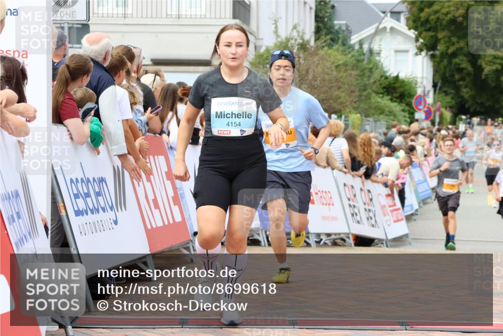 31.08.2025 - 21. Blankeneser Heldenlauf Strokosch-Dieckow http://msf.ph/oto/8699618 31.08.2025 12:42:48 Ziel 5317, 5067, 4154 meine-sportfotos.de