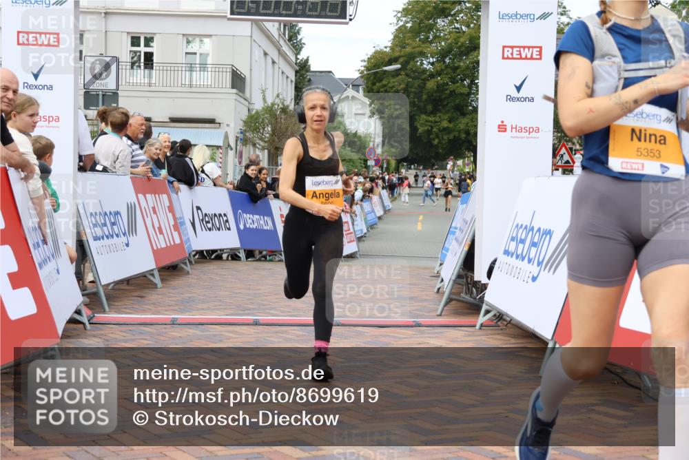 31.08.2025 - 21. Blankeneser Heldenlauf Strokosch-Dieckow http://msf.ph/oto/8699619 31.08.2025 12:55:50 Ziel 5353, 5600, 5548 meine-sportfotos.de