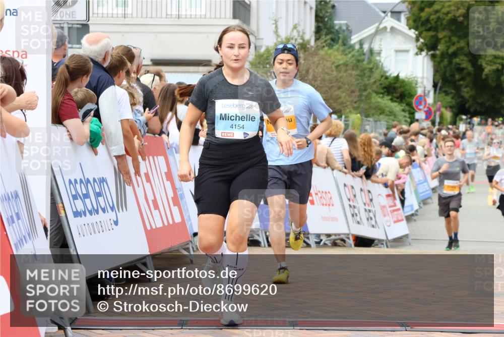 31.08.2025 - 21. Blankeneser Heldenlauf Strokosch-Dieckow http://msf.ph/oto/8699620 31.08.2025 12:42:48 Ziel 5317, 5067, 4154 meine-sportfotos.de