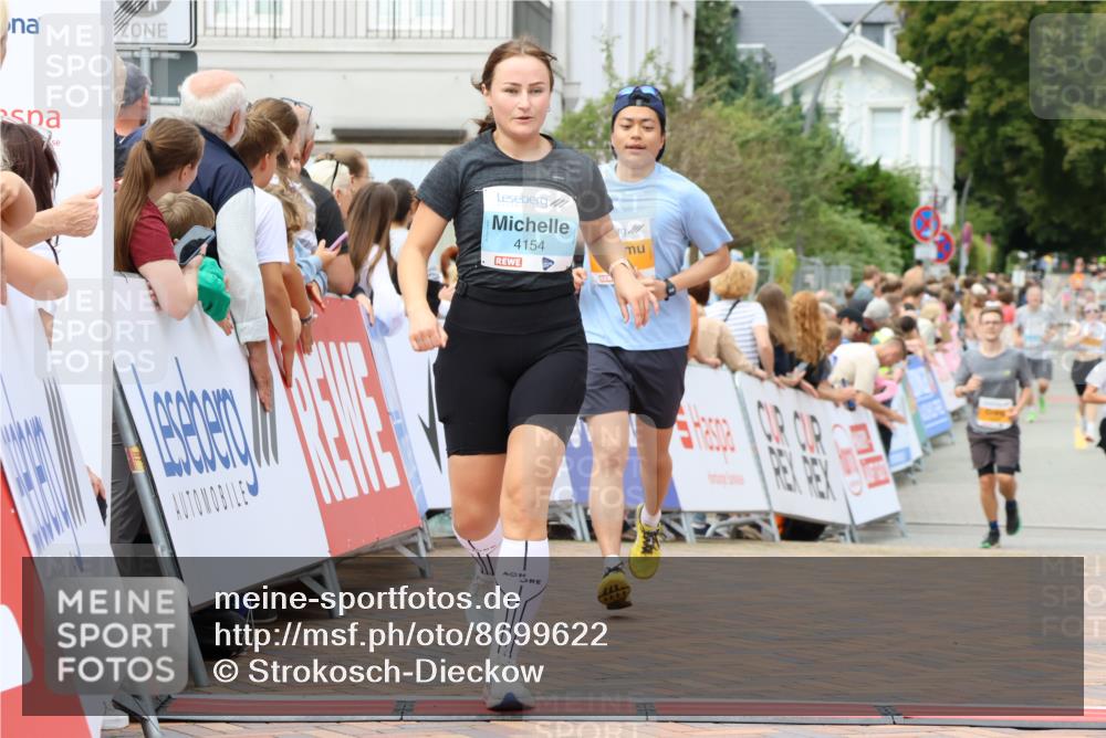 31.08.2025 - 21. Blankeneser Heldenlauf Strokosch-Dieckow http://msf.ph/oto/8699622 31.08.2025 12:42:48 Ziel 5317, 5067, 4154 meine-sportfotos.de