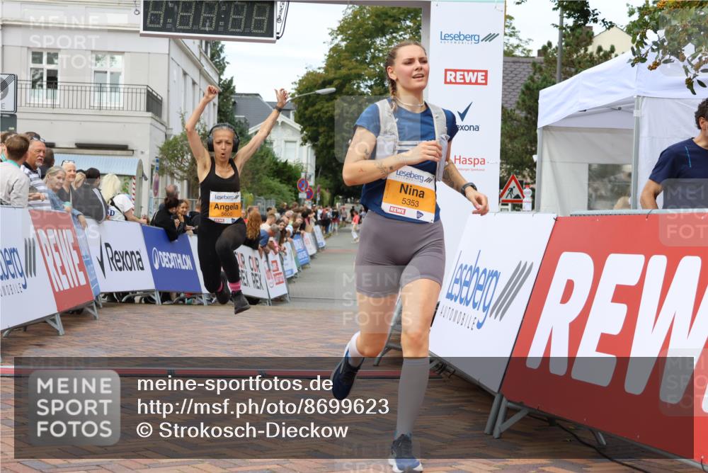 31.08.2025 - 21. Blankeneser Heldenlauf Strokosch-Dieckow http://msf.ph/oto/8699623 31.08.2025 12:55:49 Ziel 5353, 5600, 5548 meine-sportfotos.de