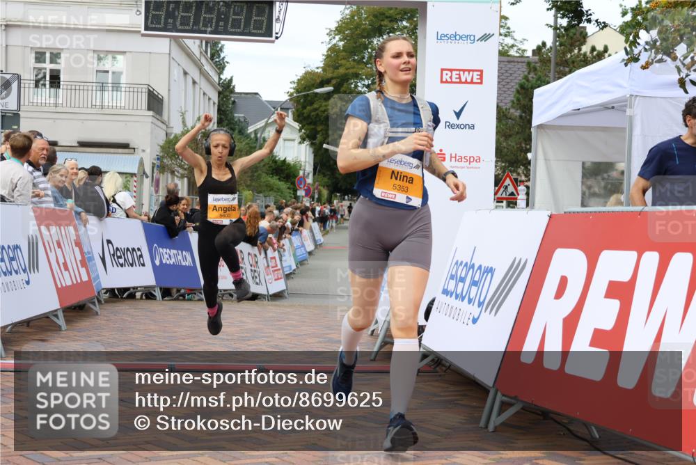 31.08.2025 - 21. Blankeneser Heldenlauf Strokosch-Dieckow http://msf.ph/oto/8699625 31.08.2025 12:55:49 Ziel 5353, 5600, 5548 meine-sportfotos.de