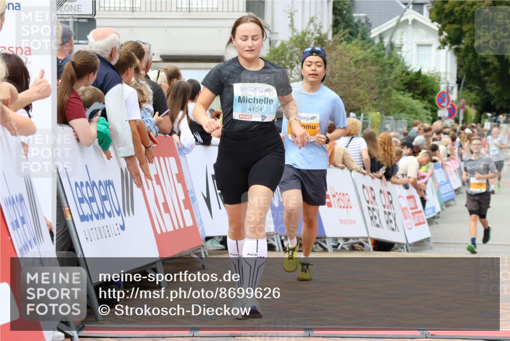 31.08.2025 - 21. Blankeneser Heldenlauf Strokosch-Dieckow http://msf.ph/oto/8699626 31.08.2025 12:42:48 Ziel 5317, 5067, 4154 meine-sportfotos.de