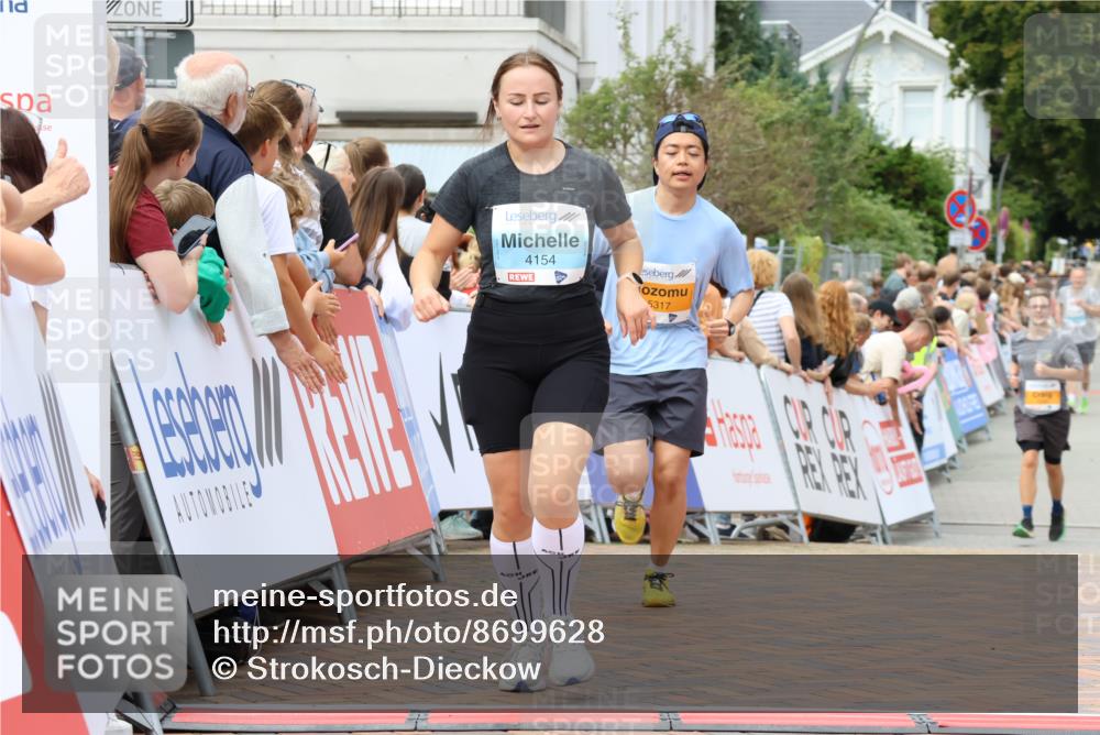 31.08.2025 - 21. Blankeneser Heldenlauf Strokosch-Dieckow http://msf.ph/oto/8699628 31.08.2025 12:42:48 Ziel 5317, 5067, 4154 meine-sportfotos.de