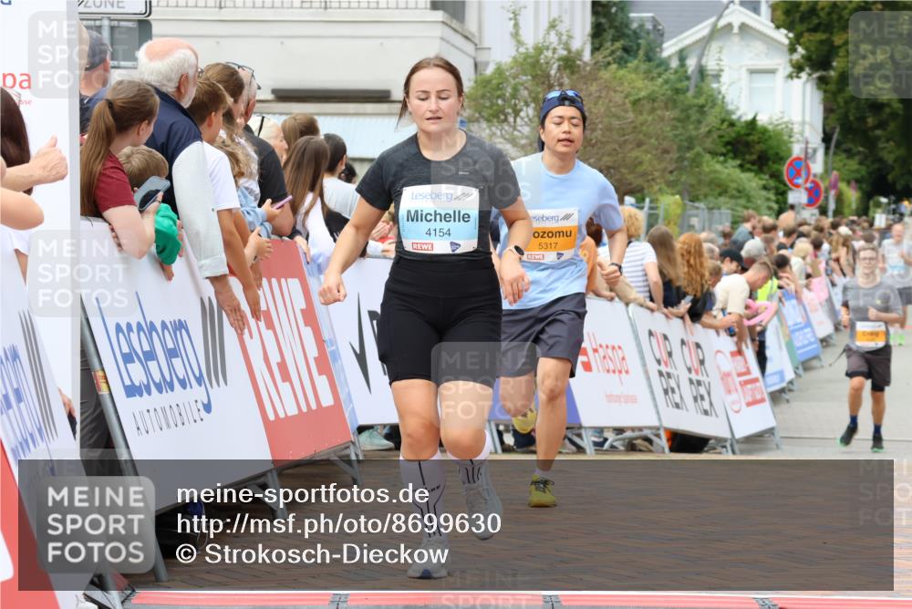 31.08.2025 - 21. Blankeneser Heldenlauf Strokosch-Dieckow http://msf.ph/oto/8699630 31.08.2025 12:42:48 Ziel 5317, 5067, 4154 meine-sportfotos.de