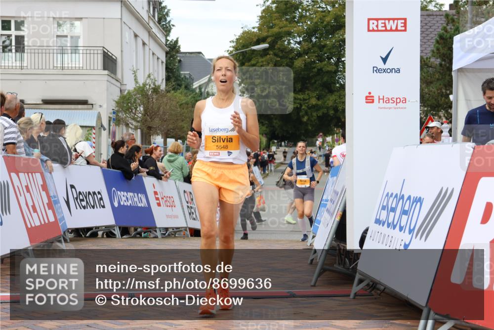 31.08.2025 - 21. Blankeneser Heldenlauf Strokosch-Dieckow http://msf.ph/oto/8699636 31.08.2025 12:55:45 Ziel 5353, 5600, 5548 meine-sportfotos.de