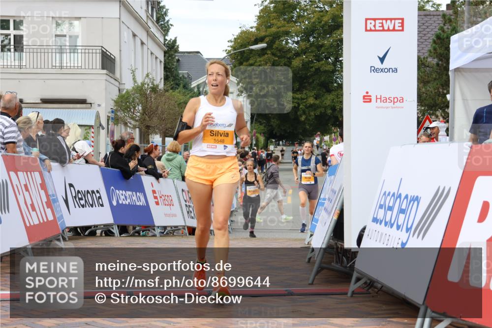 31.08.2025 - 21. Blankeneser Heldenlauf Strokosch-Dieckow http://msf.ph/oto/8699644 31.08.2025 12:55:45 Ziel 5353, 5600, 5548 meine-sportfotos.de
