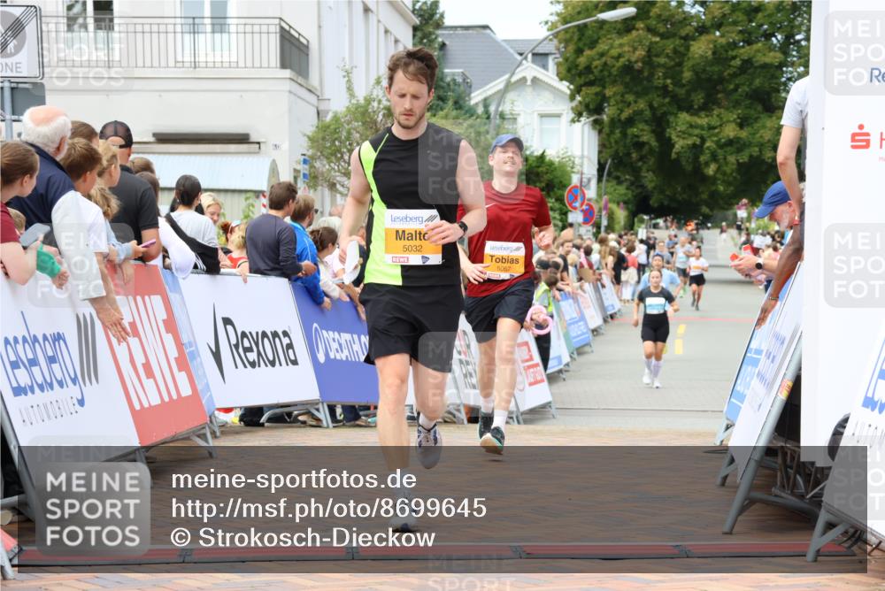 31.08.2025 - 21. Blankeneser Heldenlauf Strokosch-Dieckow http://msf.ph/oto/8699645 31.08.2025 12:42:38 Ziel 5032, 5067 meine-sportfotos.de