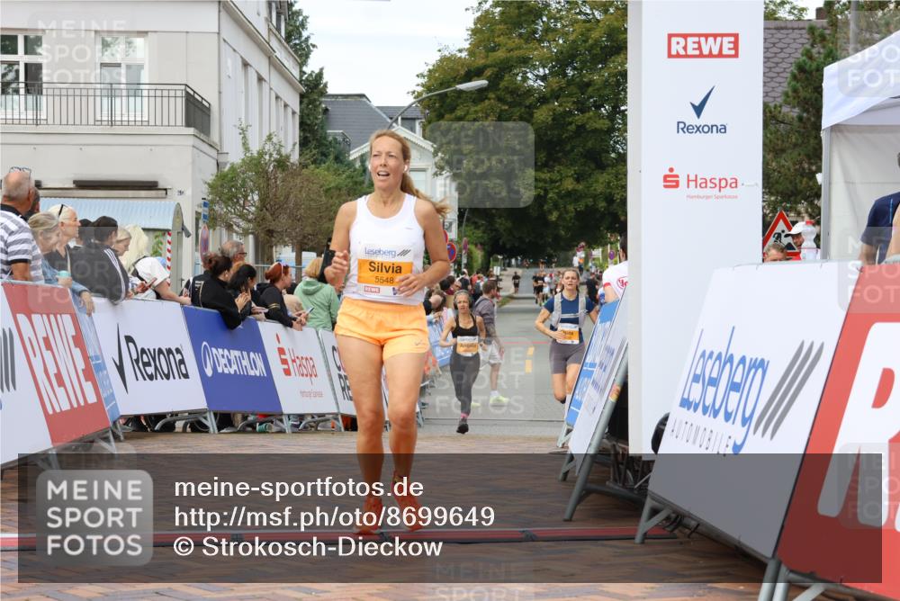 31.08.2025 - 21. Blankeneser Heldenlauf Strokosch-Dieckow http://msf.ph/oto/8699649 31.08.2025 12:55:45 Ziel 5353, 5600, 5548 meine-sportfotos.de