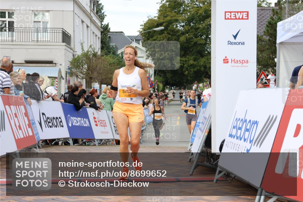 31.08.2025 - 21. Blankeneser Heldenlauf Strokosch-Dieckow http://msf.ph/oto/8699652 31.08.2025 12:55:45 Ziel 5353, 5600, 5548 meine-sportfotos.de
