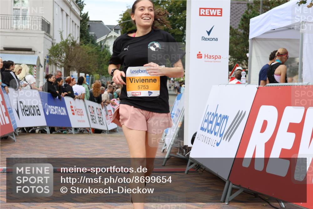 31.08.2025 - 21. Blankeneser Heldenlauf Strokosch-Dieckow http://msf.ph/oto/8699654 31.08.2025 12:55:32 Ziel 5047, 5048, 5753 meine-sportfotos.de