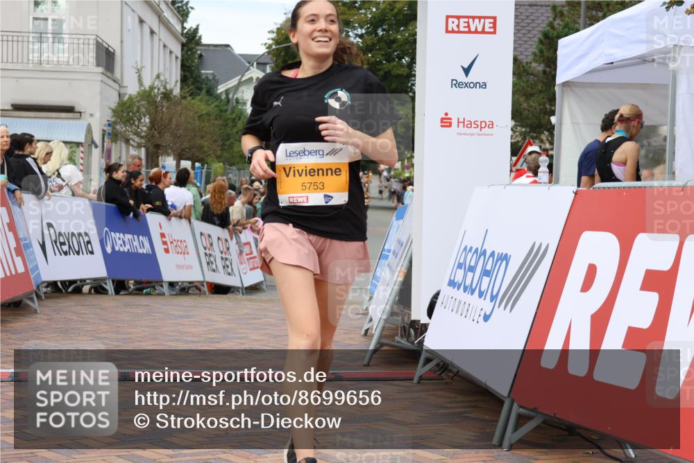 31.08.2025 - 21. Blankeneser Heldenlauf Strokosch-Dieckow http://msf.ph/oto/8699656 31.08.2025 12:55:32 Ziel 5047, 5048, 5753 meine-sportfotos.de