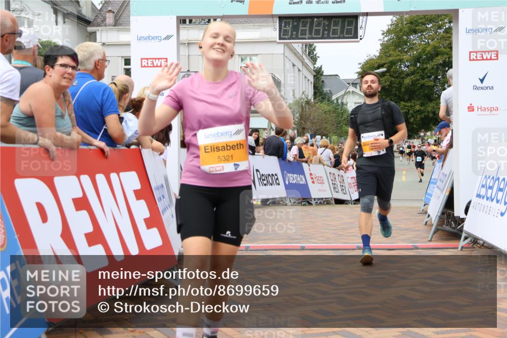 31.08.2025 - 21. Blankeneser Heldenlauf Strokosch-Dieckow http://msf.ph/oto/8699659 31.08.2025 12:42:20 Ziel 5321, 5312, 5476 meine-sportfotos.de