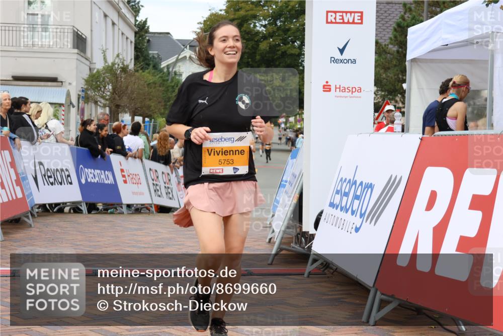 31.08.2025 - 21. Blankeneser Heldenlauf Strokosch-Dieckow http://msf.ph/oto/8699660 31.08.2025 12:55:32 Ziel 5047, 5048, 5753 meine-sportfotos.de